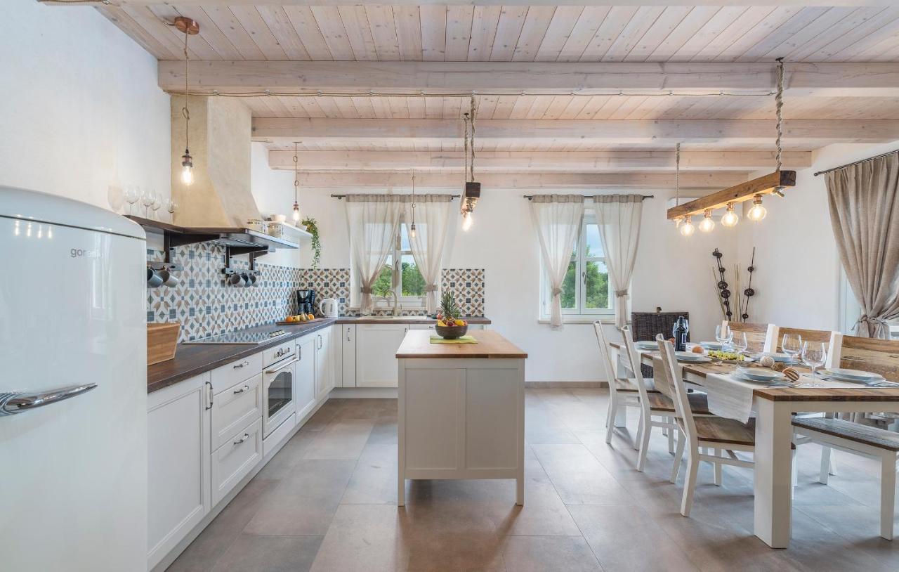 Villa-Osmium Smoljanci ภายนอก รูปภาพ