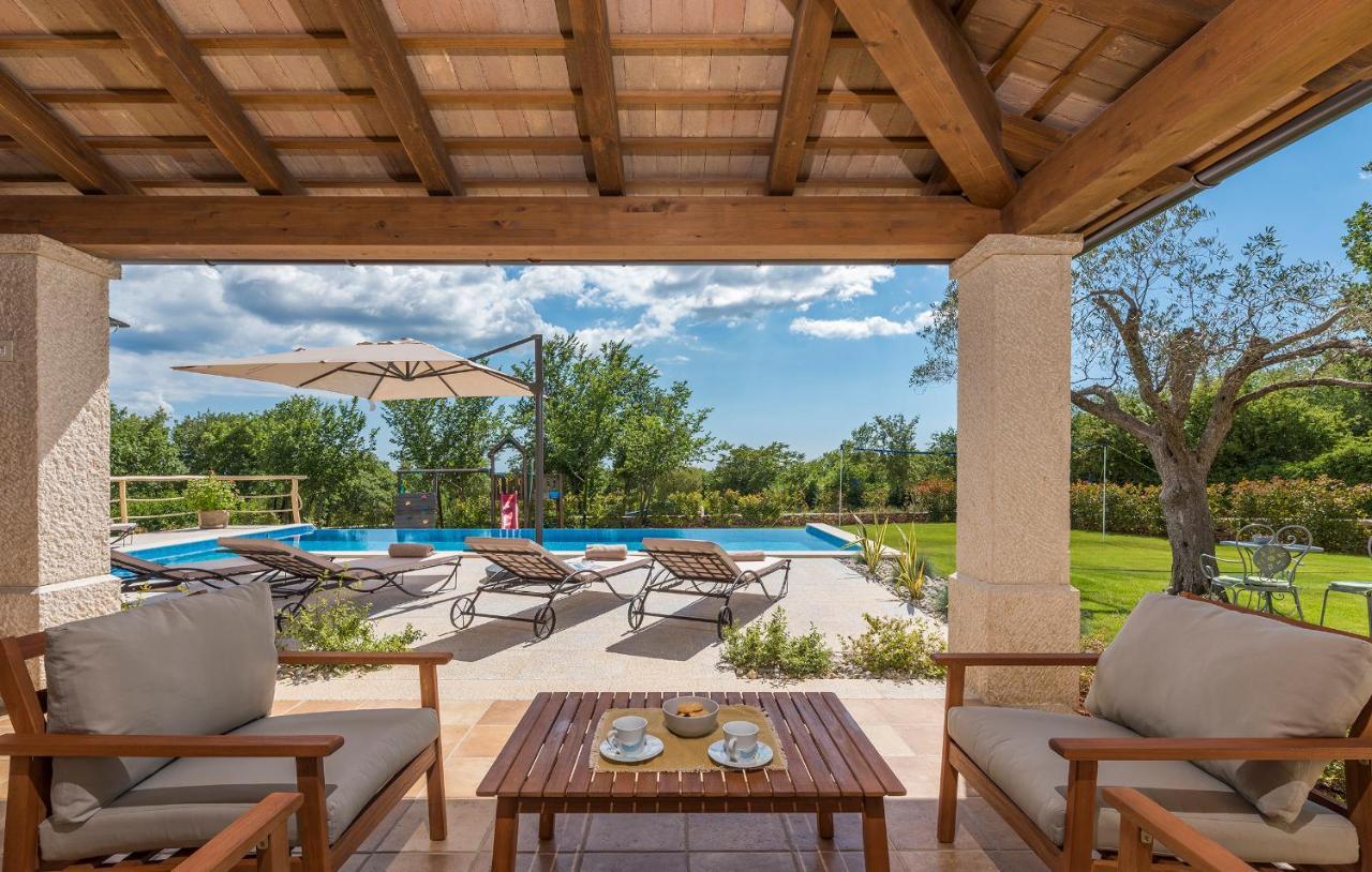 Villa-Osmium Smoljanci ภายนอก รูปภาพ