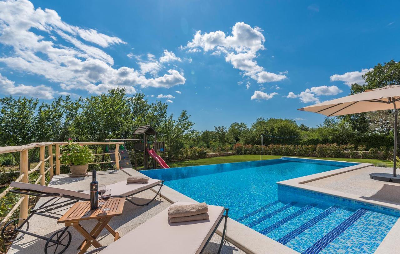 Villa-Osmium Smoljanci ภายนอก รูปภาพ