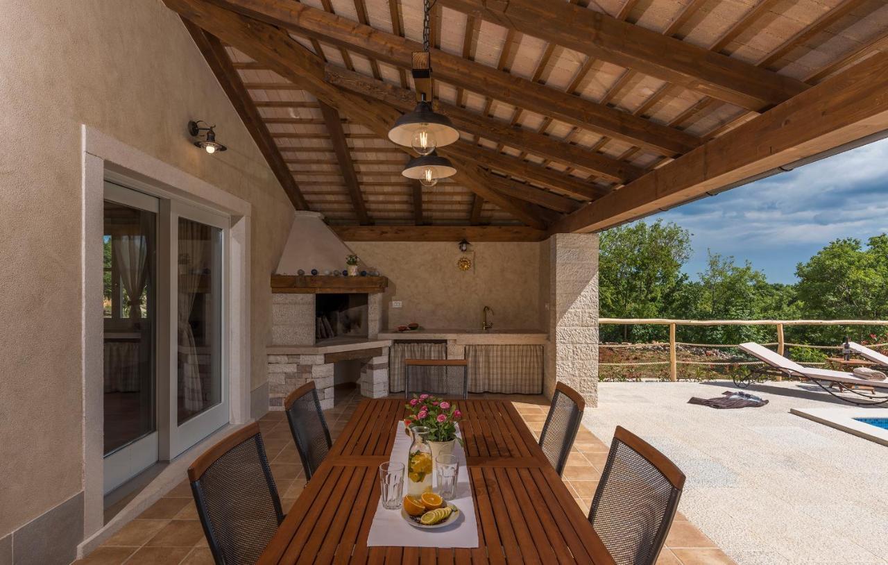 Villa-Osmium Smoljanci ภายนอก รูปภาพ